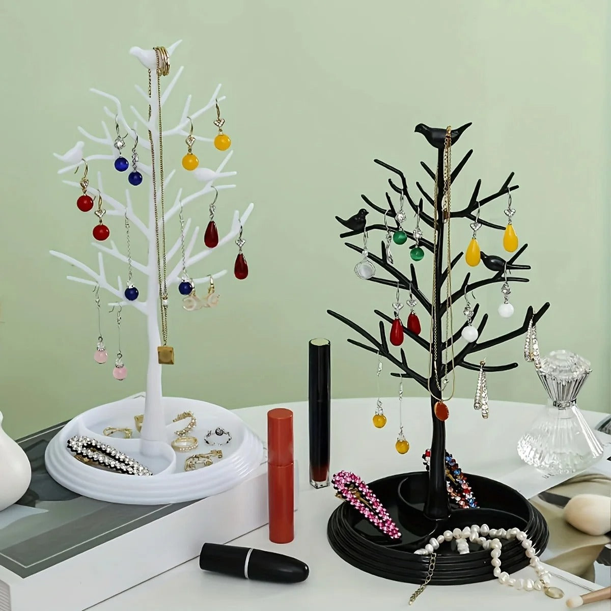 arbre-a-bijoux-organisee-decoratif