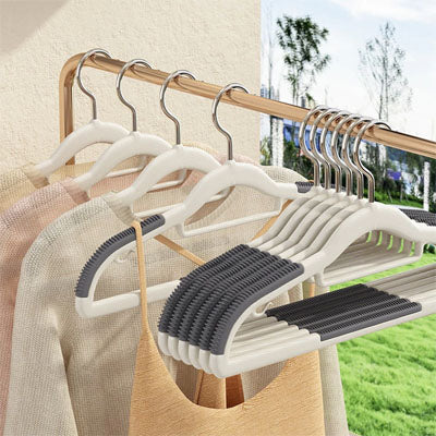 cintres-elegance-fonctionnelle-gain-de-place