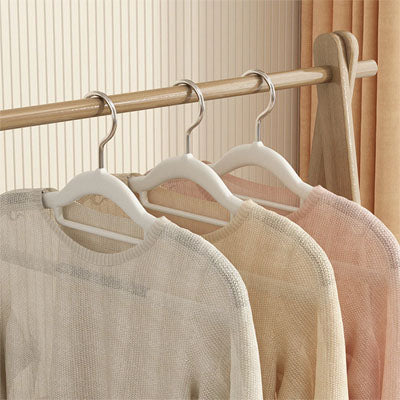 cintres-elegance-fonctionnelle-vetement-reste-en-place