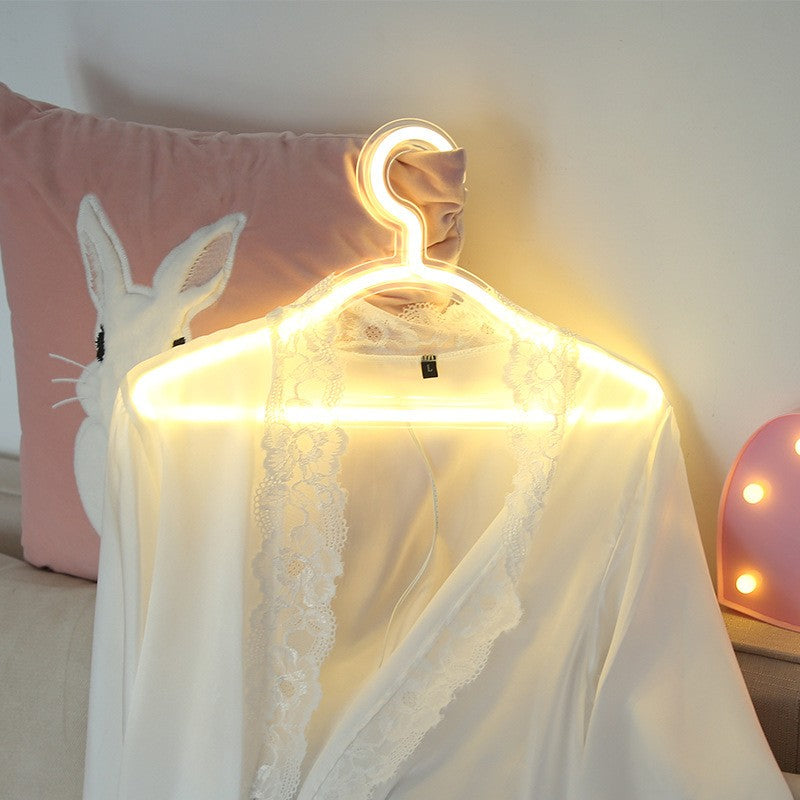 cintres-led-lumineux-ambiance-cosy