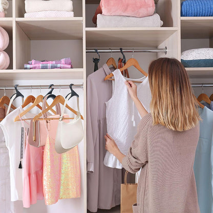 cintres-pour-sacs-a-main-forma_-element-decoratif