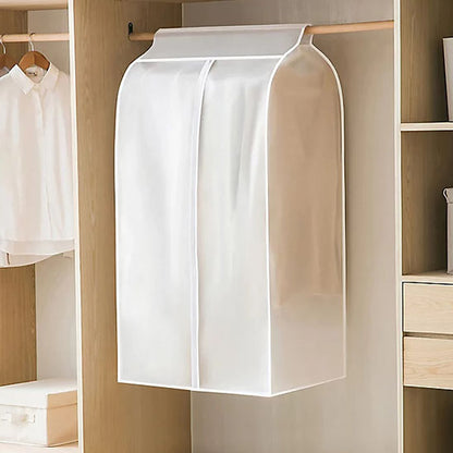 housse-vetement-anti-poussiere-blanche