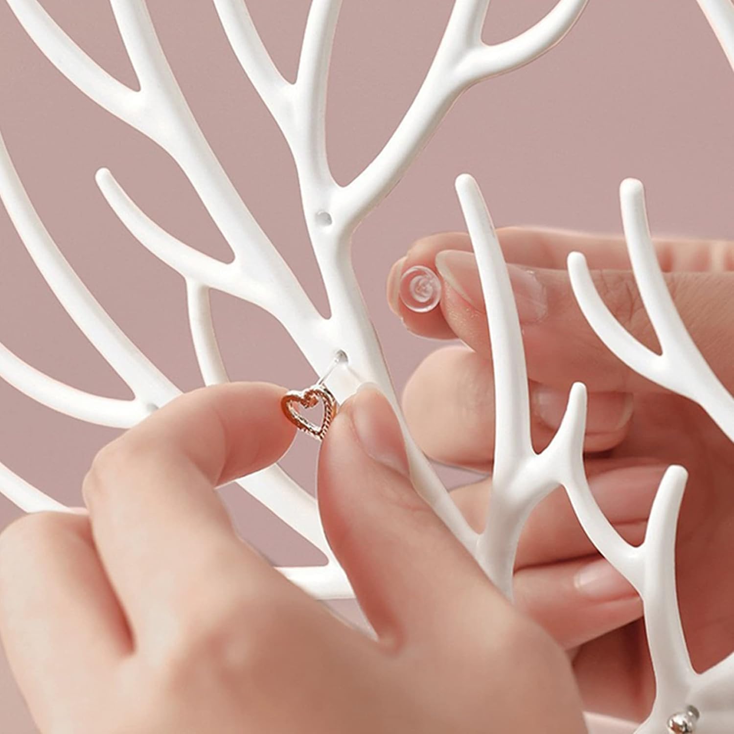 porte-bijoux-cerf-elegant-charme-nordique-presentoir