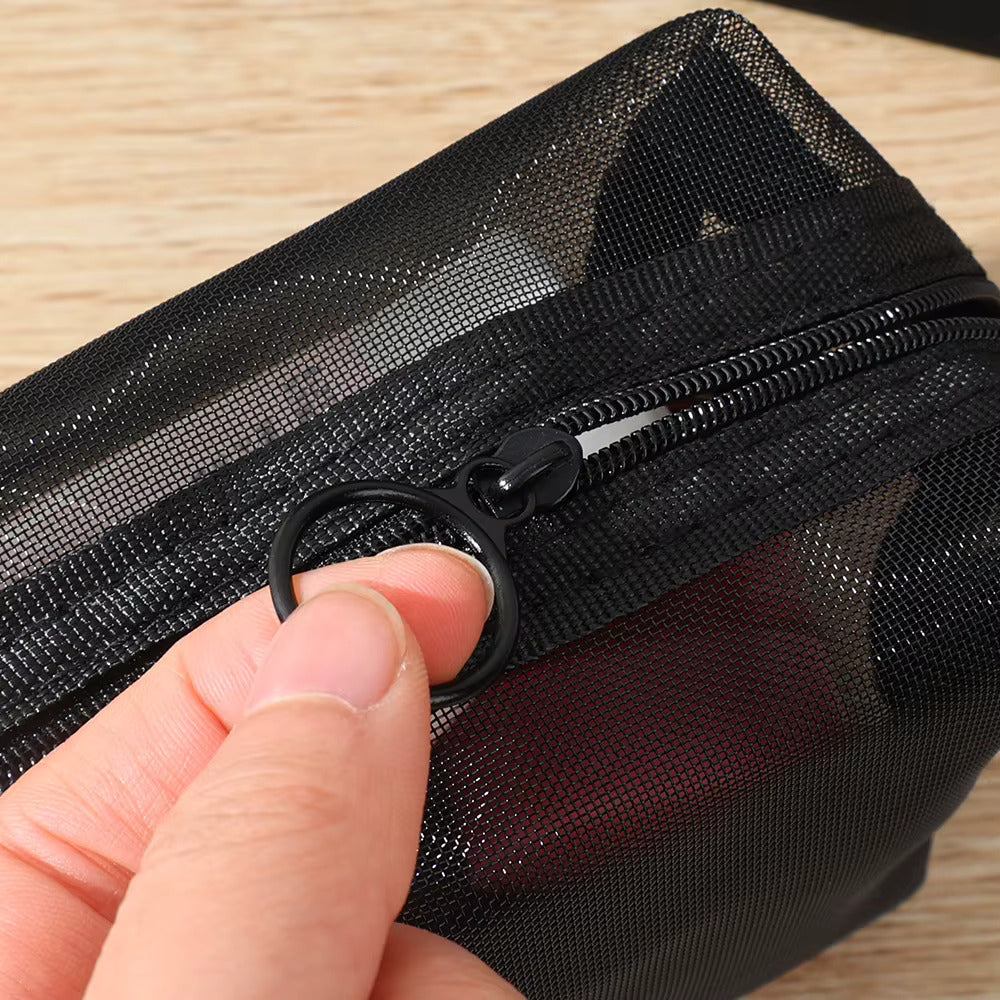trousse-de-maquillage-transparente-maille-noire-fonctionnalite-de-fermeture